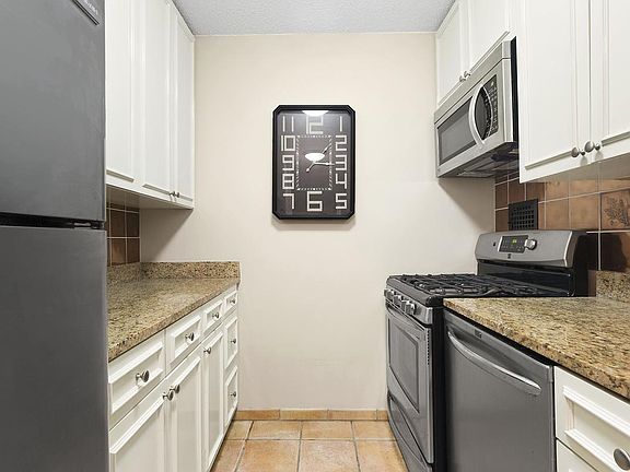 4th image of 111 E 85th St #6E
