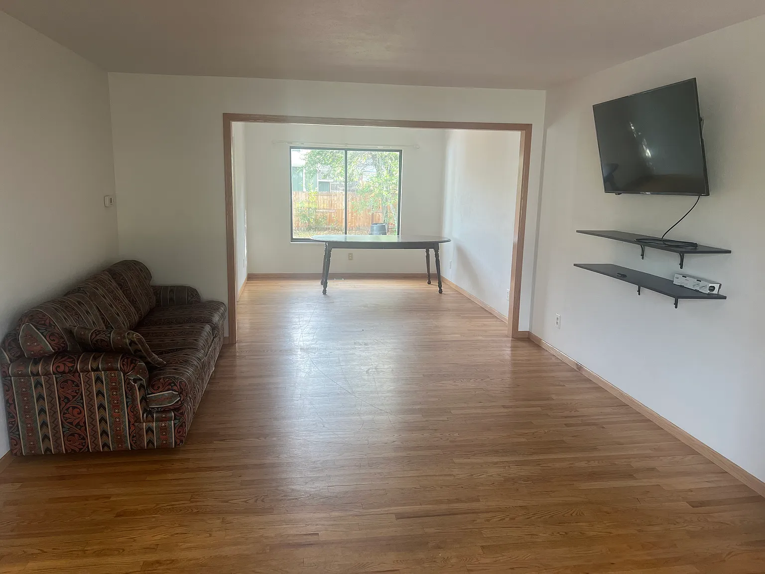 6 bed, 3.5 bath, 2816 sqft, $5,200 — Photo 2
