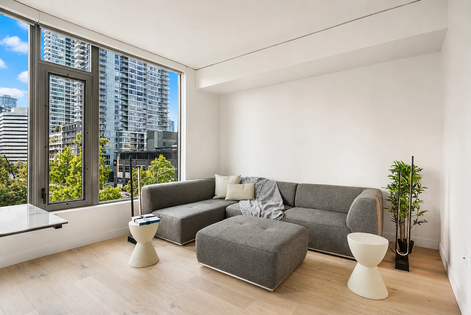 1 bed, 692 sqft, $2,900 — Photo 4
