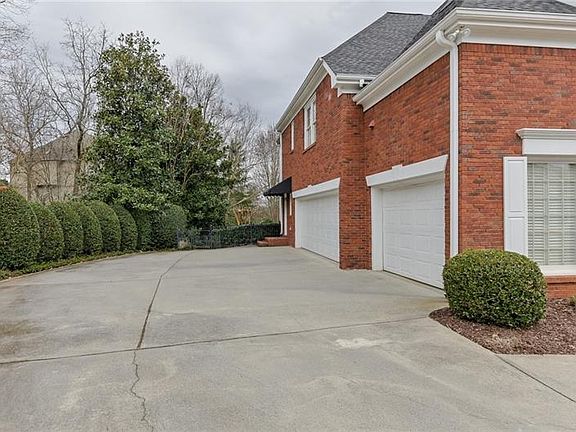 2nd image of 810 Falls Point Cir