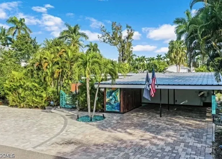 2710 McGregor Blvd — Photo 6