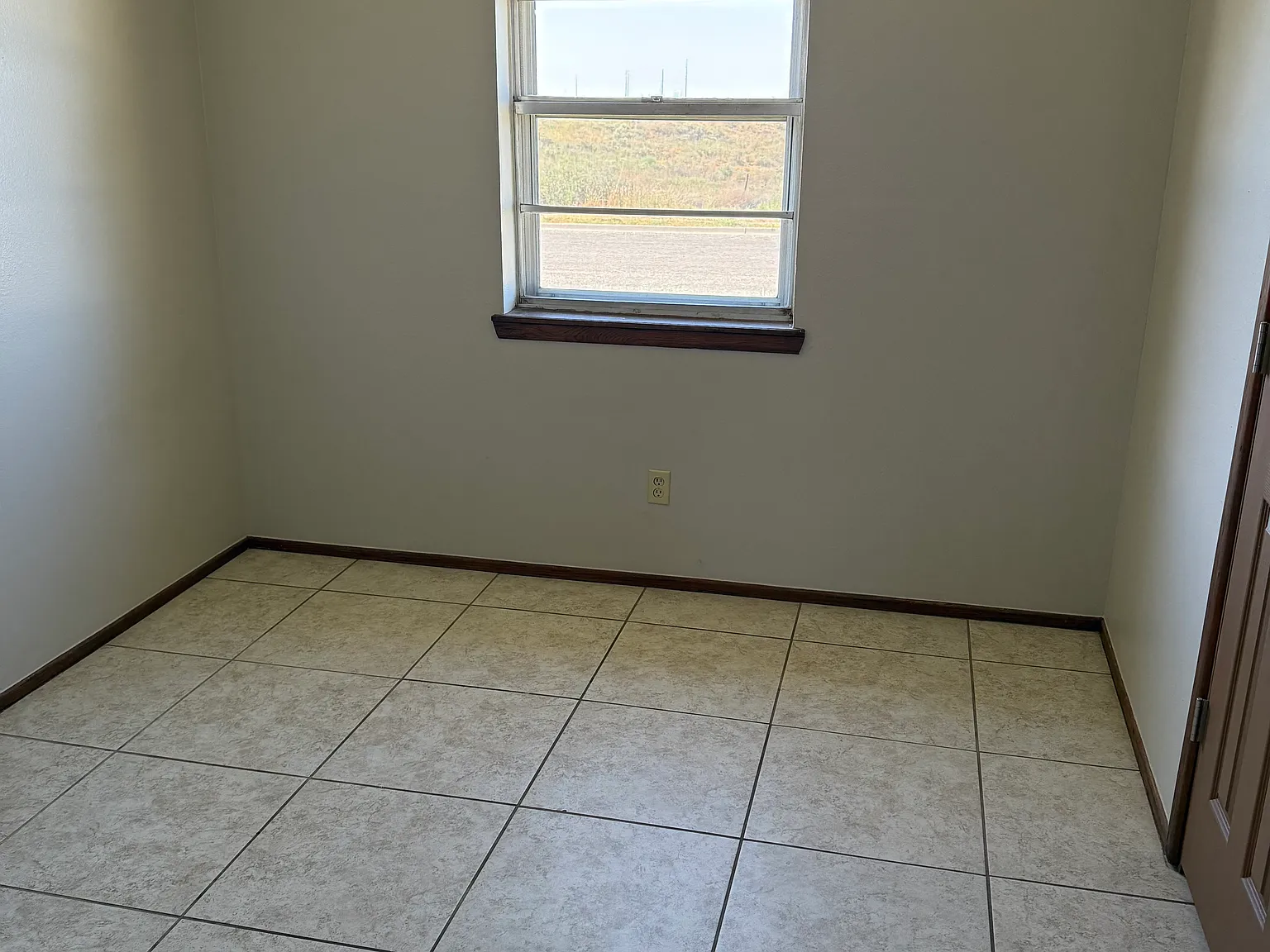 3 bed, 1026 sqft, $1,100 — Photo 2