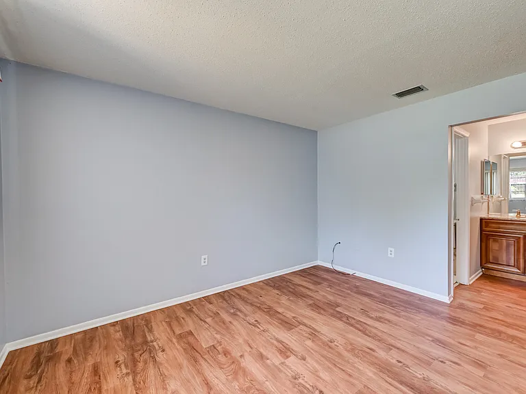 604 Park Cir #16 — Photo 23