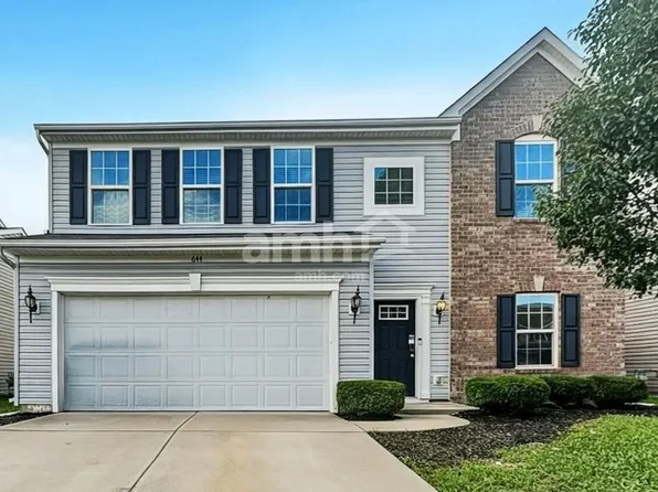 644 Classic Ln, Greenwood, IN 46143