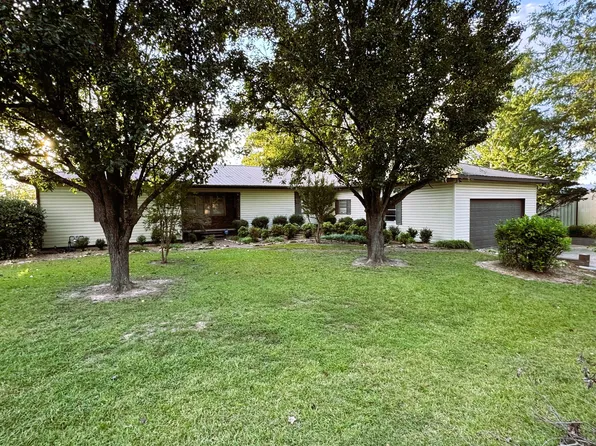 303 Auburn St, Centre, AL 35960