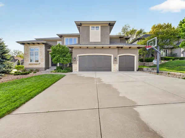 6830 Woodstock Ct, Shawnee, KS 66218