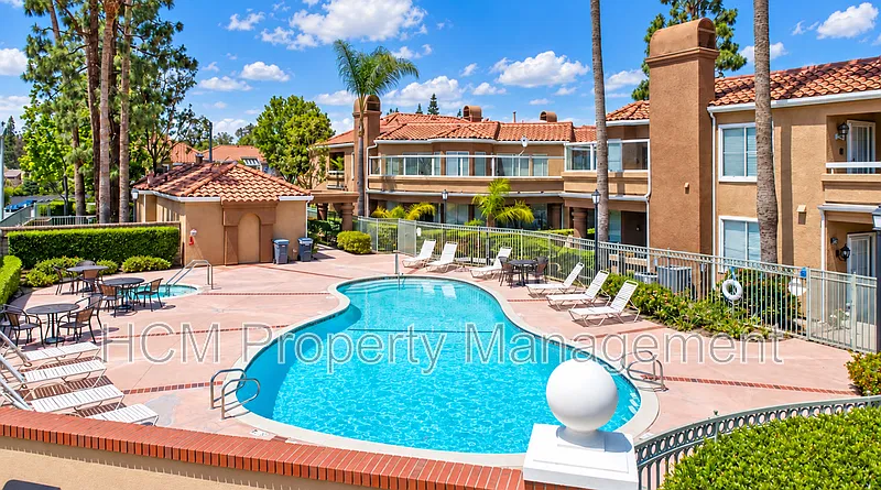 1 bed, 1.5 bath, 905 sqft, $2,995 — Photo 2