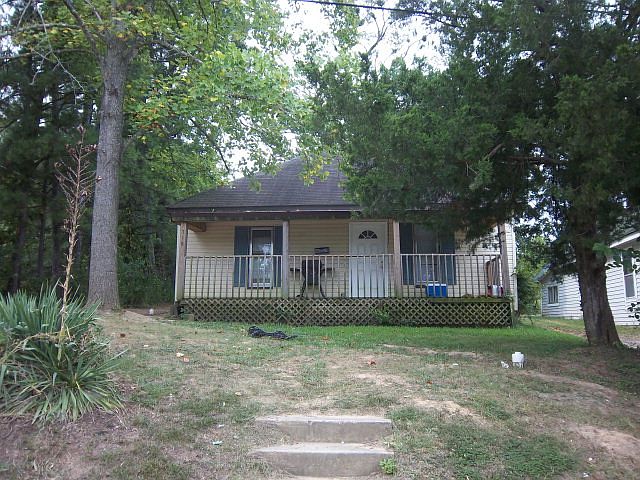 1st image of 719 W Blythe St
