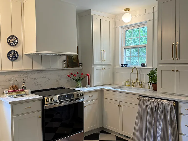 1108 E Vine St — Photo 4