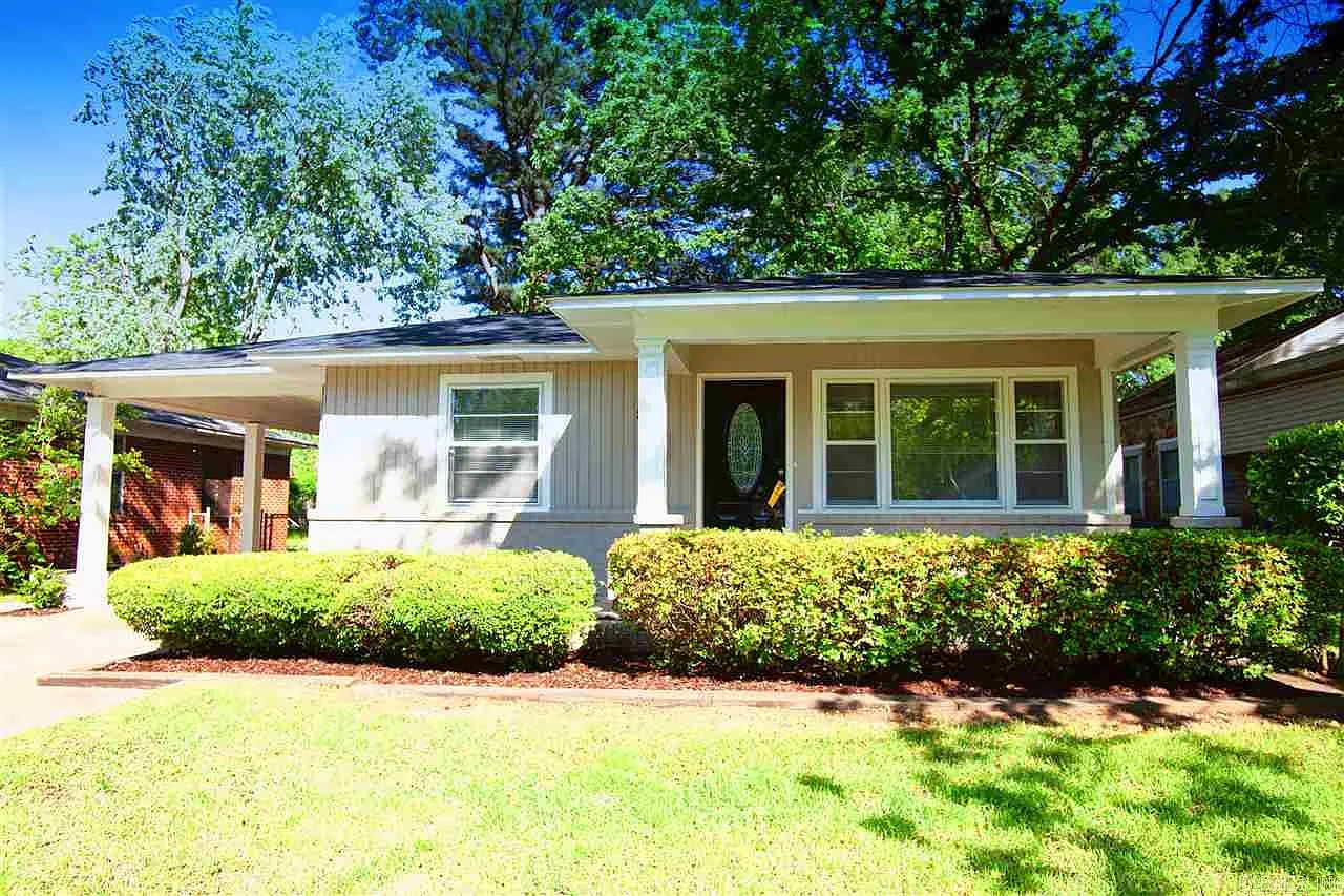 3 bed, 1.0 bath, 1104 sqft, $1,075 — Photo 1
