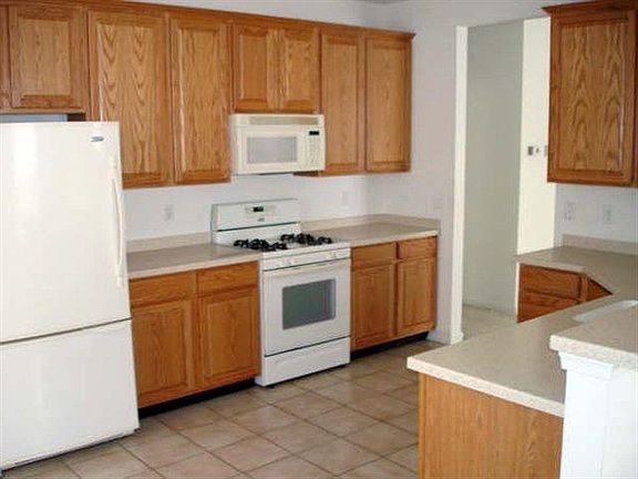 3rd image of 136 Saint Georges Dr