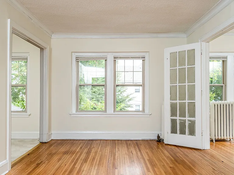 Belmont Apartments — Photo 14