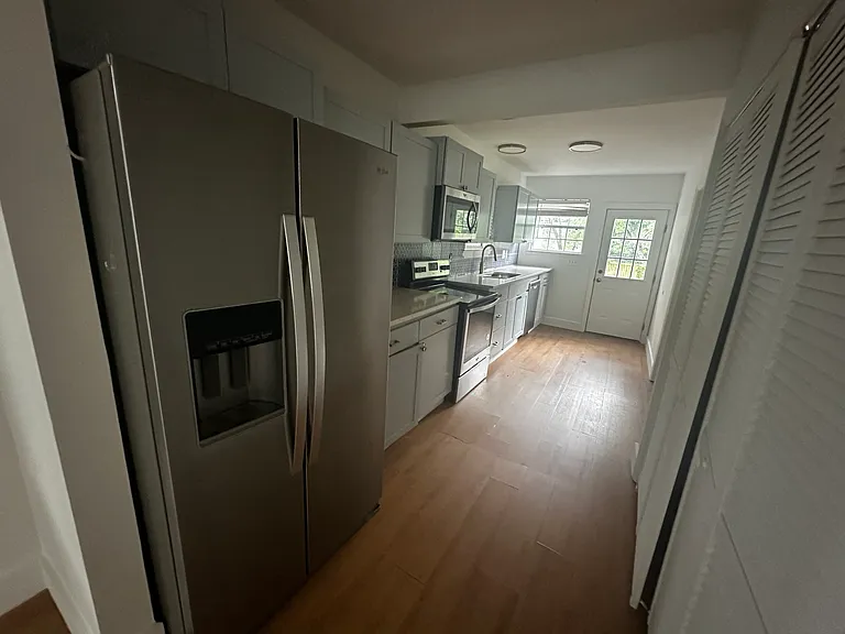 2608 S Allen Dr — Photo 2