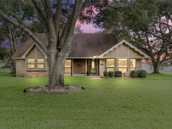 3503 Quail Cir, Sealy, TX 77474