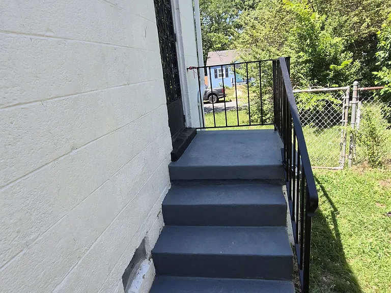 2505 Redwood Ave — Photo 17