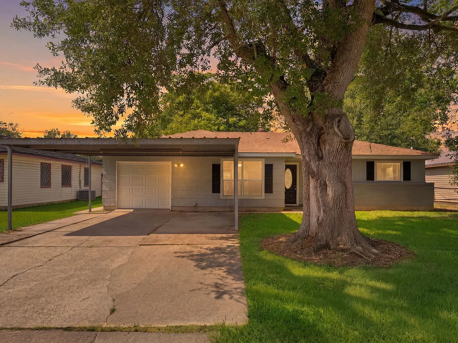 3 bed, 1111 sqft, $1,500 — Photo 1