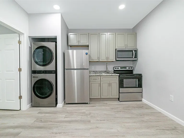 805 Avenue K #B — Photo 2