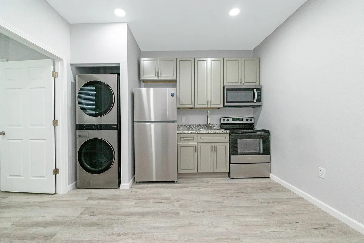 Building Photo - 805 Avenue K #B