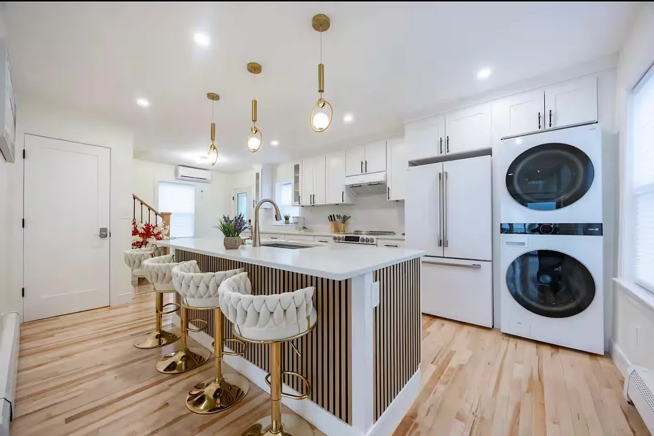 4 bed, 2864 sqft, $7,500 — Photo 2