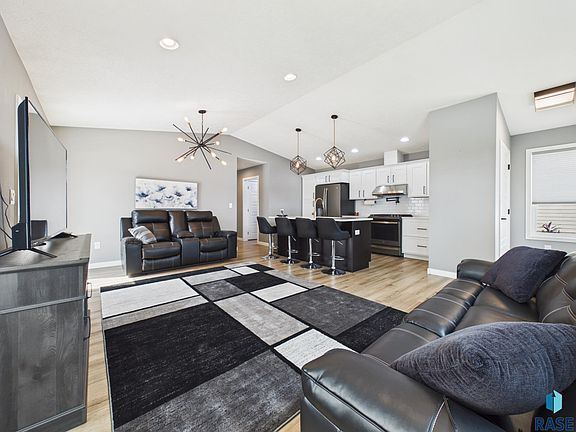 4th image of 2508 Dean Ct