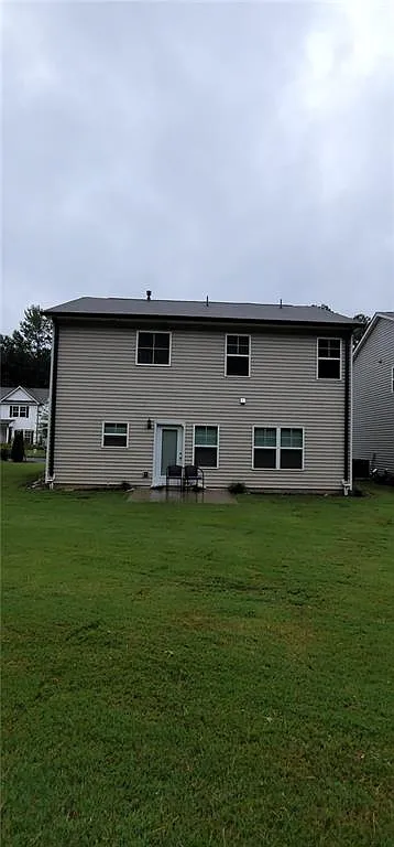 3 bed, 2.5 bath, 2434 sqft, $2,500 — Photo 2