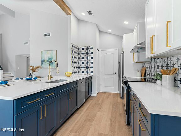5th image of 7572 GLENN ABBEY Place