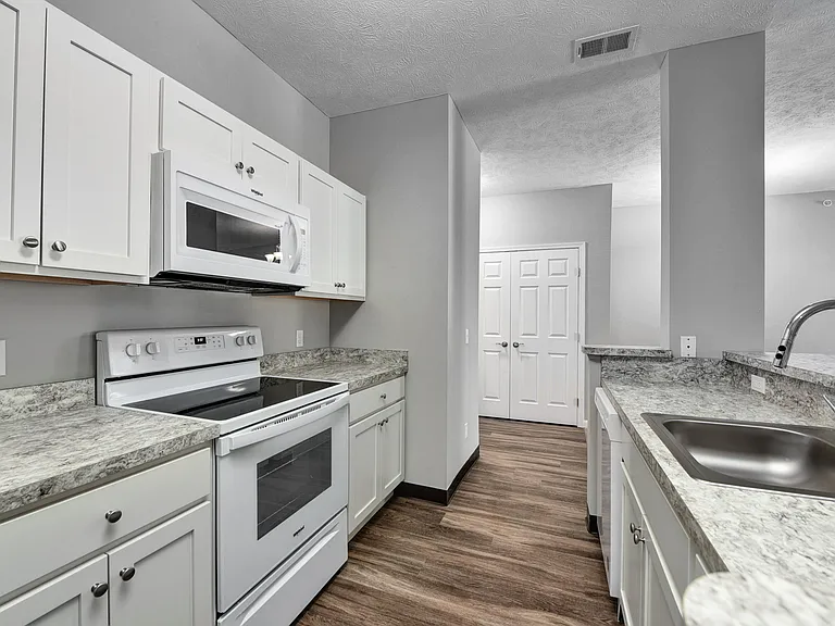 Aquamarine Apartments — Photo 120