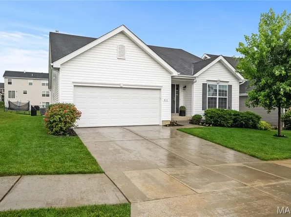 517 Golden Leaf Ct, Lake Saint Louis, MO 63367