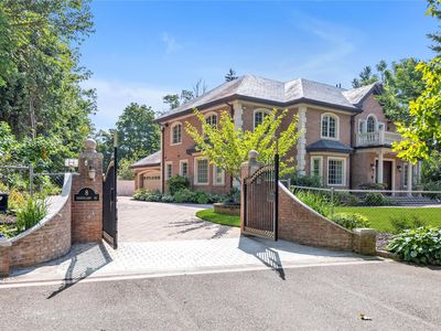 8 Chanticlare Drive, Manhasset, NY, 11030