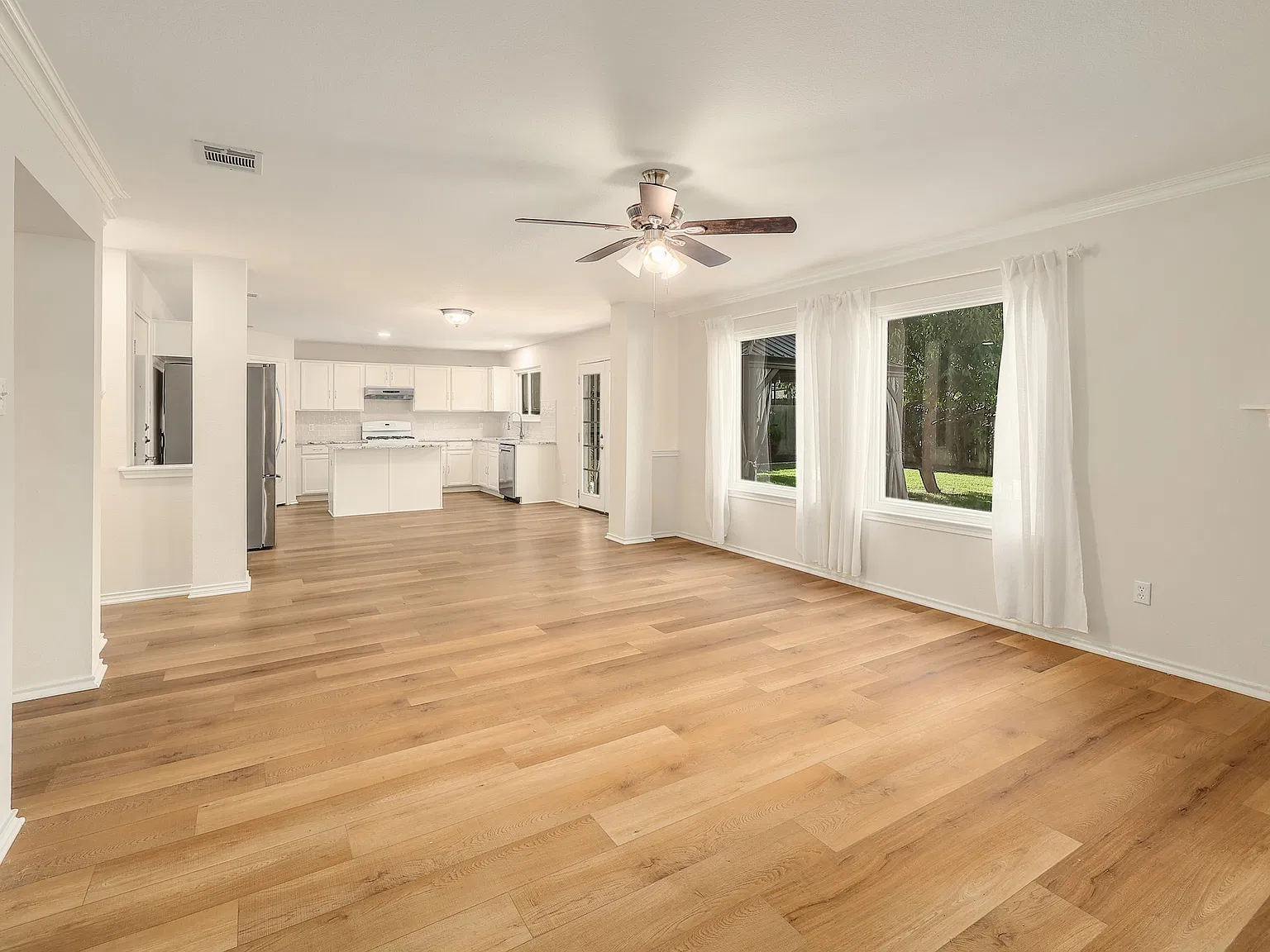 3 bed, 2.5 bath, 2583 sqft, $2,195 — Photo 4