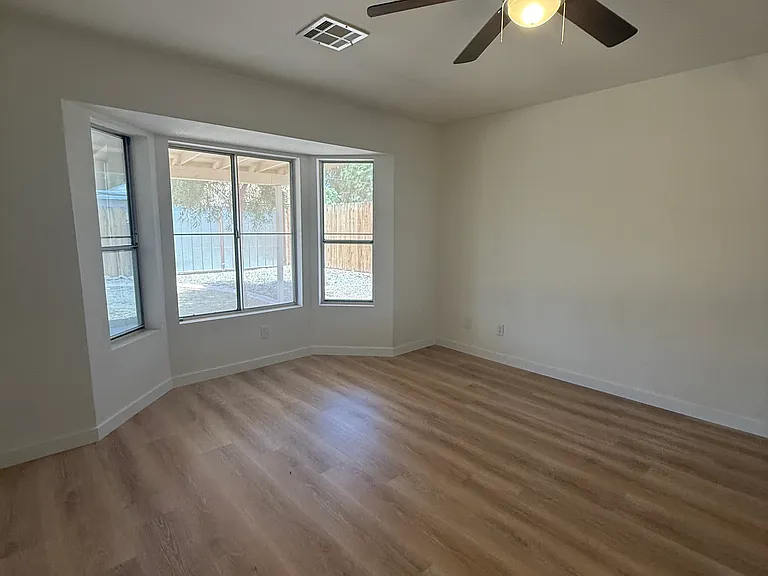 383 Swan Dr — Photo 15
