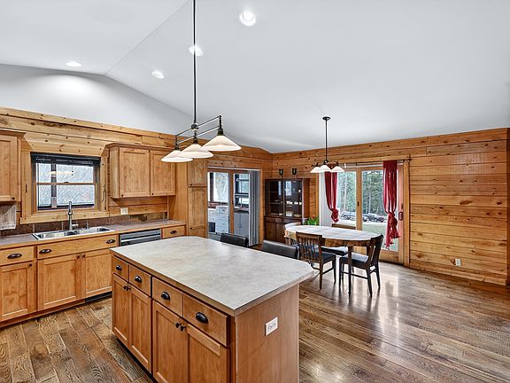 5th image of 1371 Willms Rd