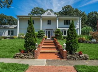 7 Kristi Ln, Lake Grove, NY 11755