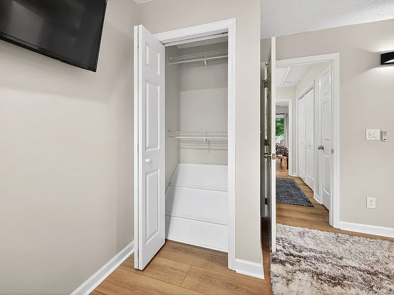 604 Broad Leaf Cir — Photo 28