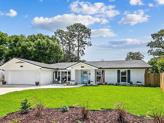 3rd image of 1702 Green Palm Cir
