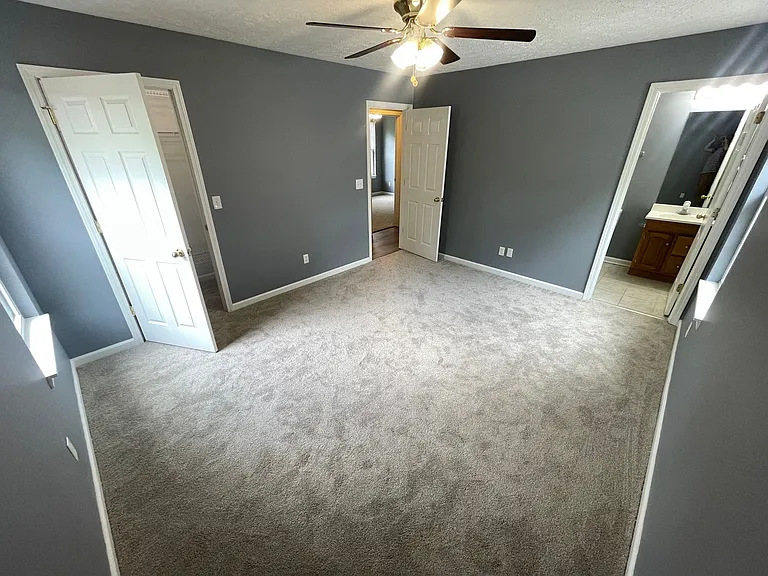 121 Spencer Ct — Photo 9