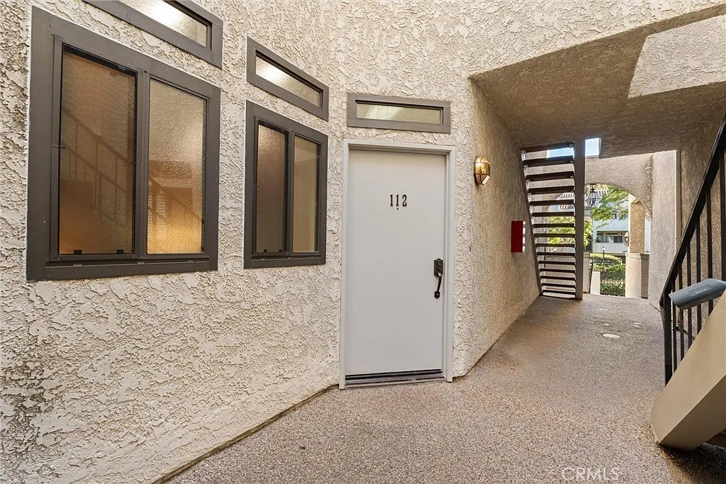 2 bed, 1002 sqft, $3,250 — Photo 2