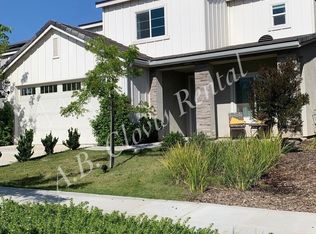 2035 N Hughes Ave, Clovis, CA 93619