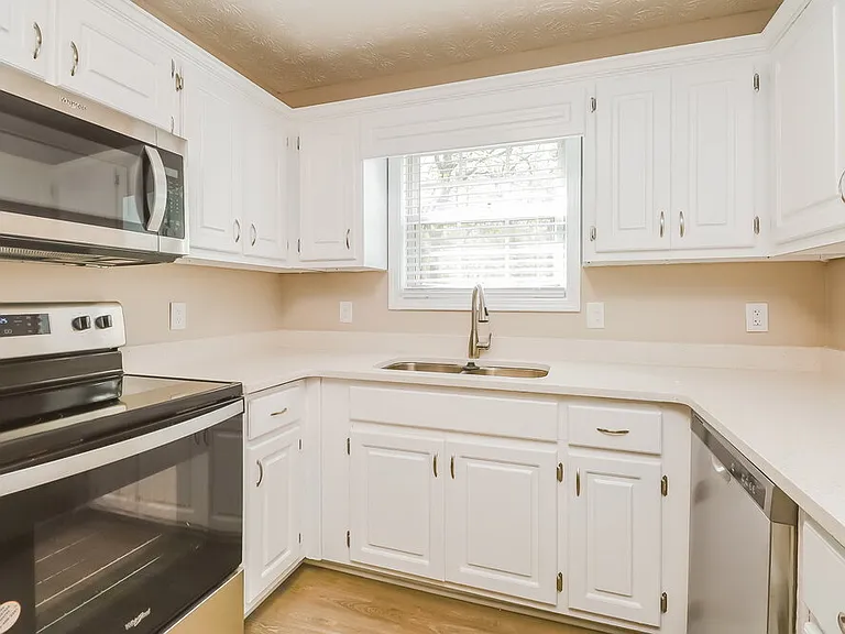 105 River North Ct — Photo 9