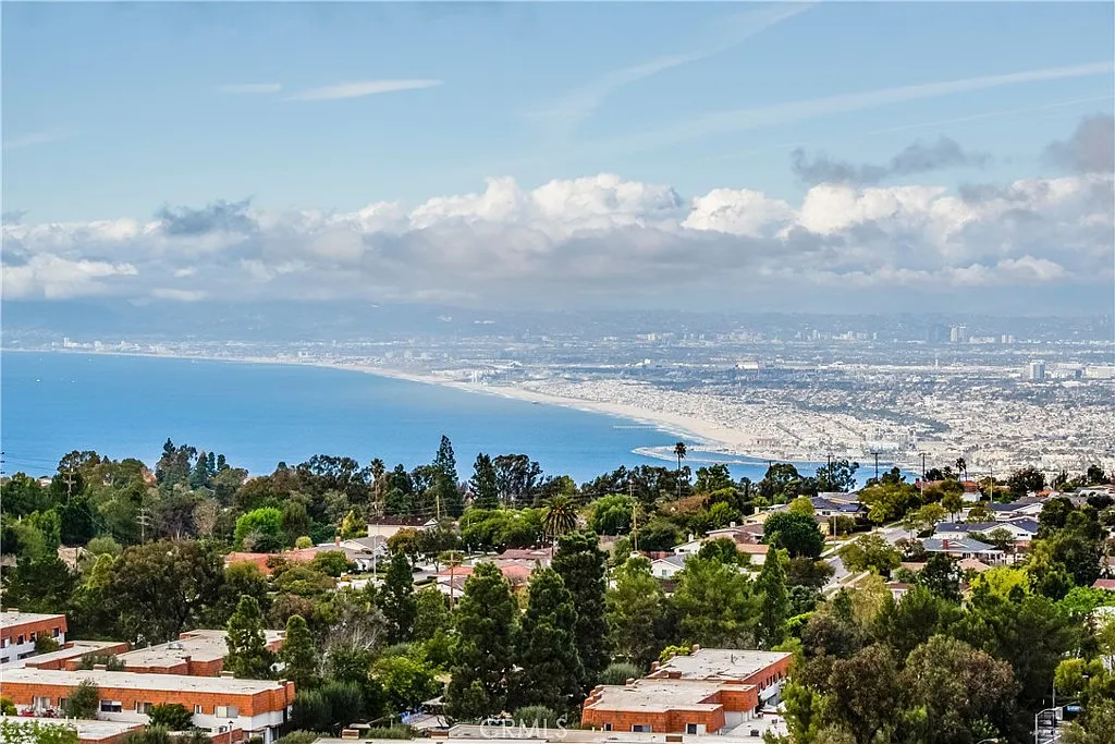 2 bed, 2.5 bath, 2100 sqft, $3,900 — Photo 1