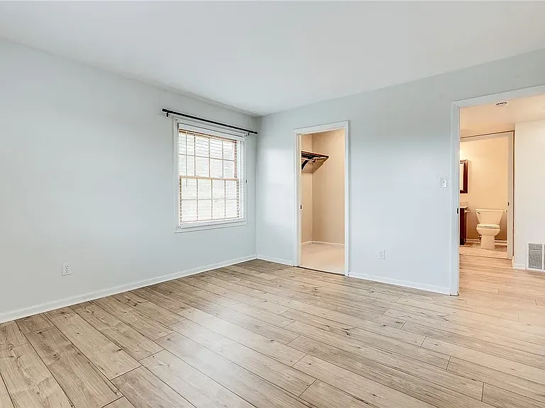 1060 Chatham Park Dr — Photo 3