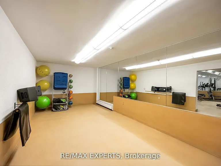 360 Ridelle Ave #612 — Photo 25
