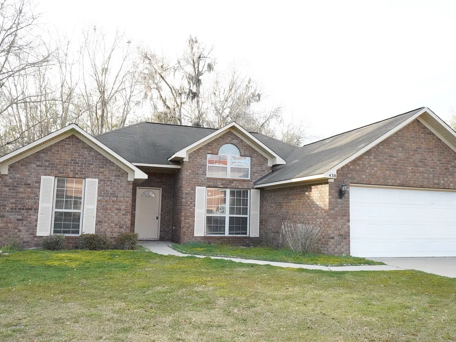 438 Edgewater Dr — Photo 3