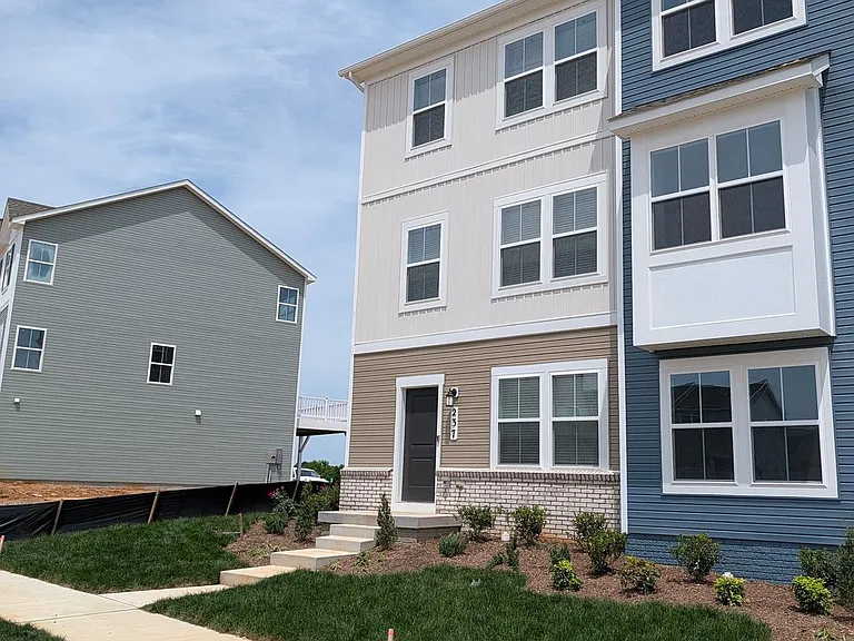 237 Swan Field Ave — Photo 2