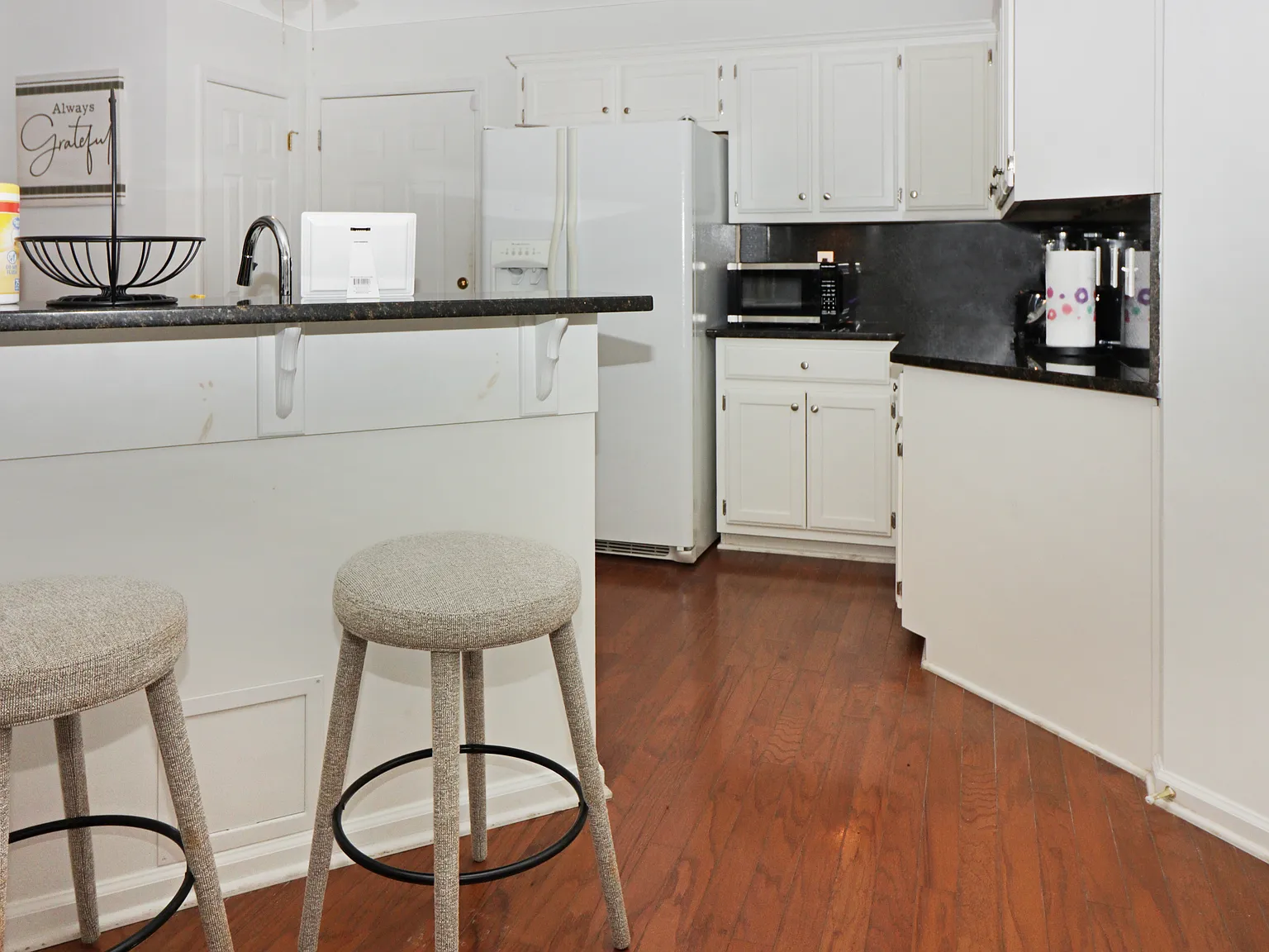4 bed, 2.5 bath, 2522 sqft, $6,750 — Photo 3