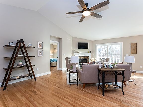 3rd image of 60 B Brackett Lane #5-38