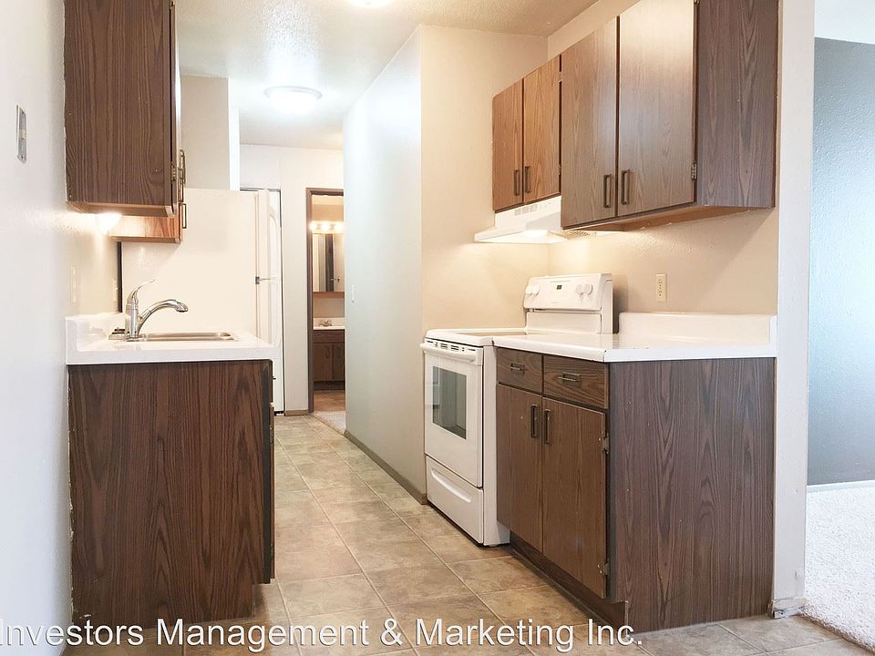 2nd image of 411 8th St SW #7B