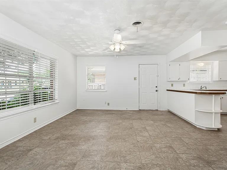 11050 Wyatt St — Photo 5