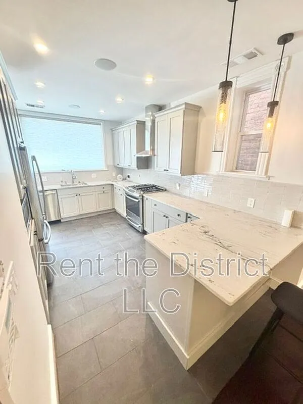 3 bed, 3.0 bath, 1768 sqft, $3,745 — Photo 2
