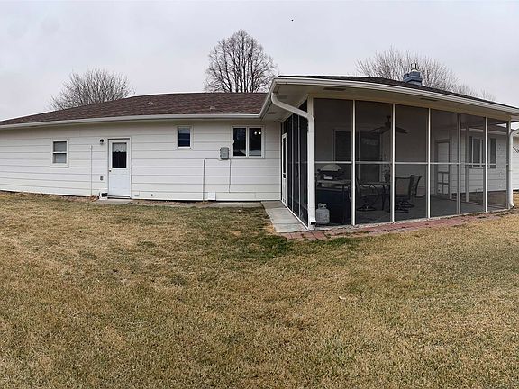 3rd image of 2425 Grand Crescent Dr